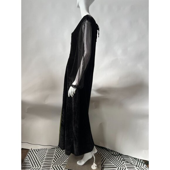 Medieval Renaissance Velvet Gown Costume With Mesh Sleeves & Lace-Up Front - Picture 12 of 16